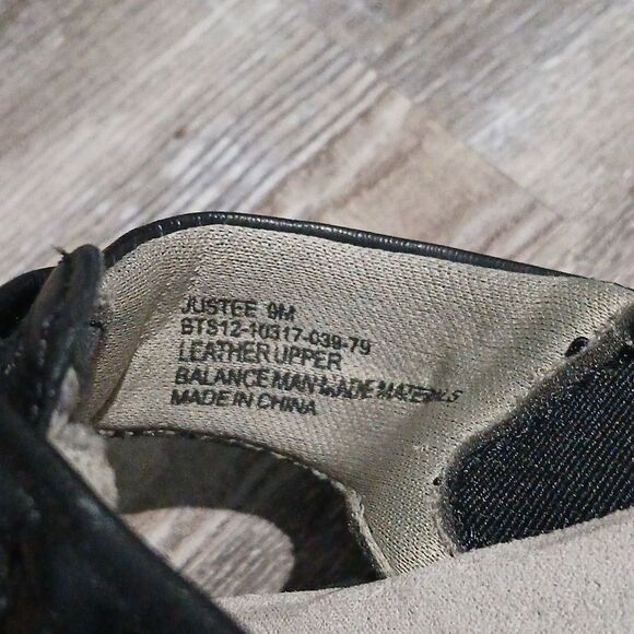 BareTraps Justee black leather slip on sandals slides  Sz 9 NWOT - Picture 4 of 7